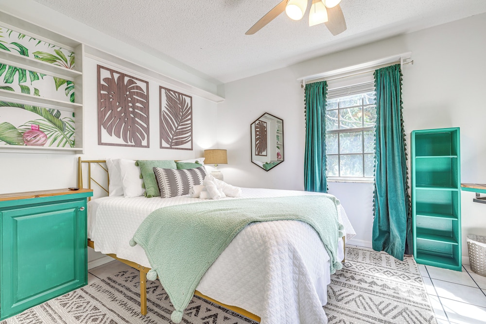 4 Mi to Jensen Beach Park: Family Home w/ Pool!
