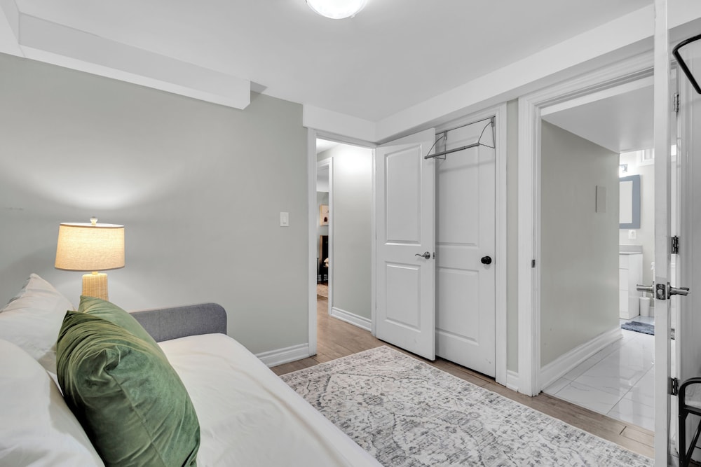 Mississauga Manor - Meadowvale