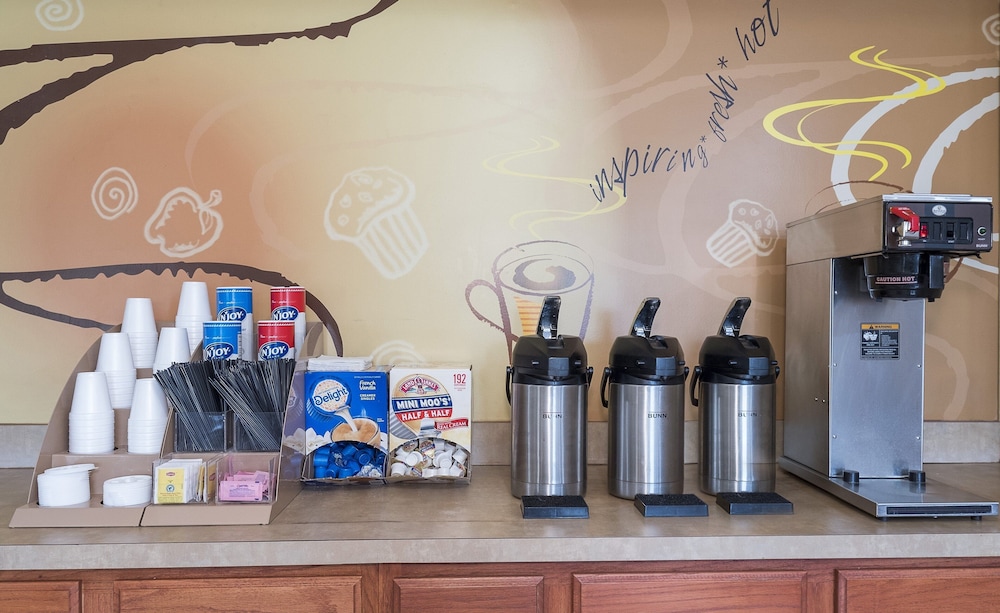 Williamsport Vacations - Red Roof Inn Hagerstown - Williamsport, MD - Property Image 8