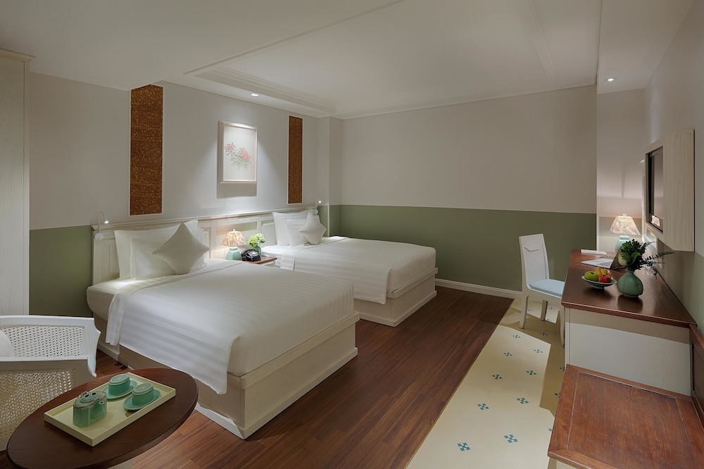Au Lac Charner Hotel 74