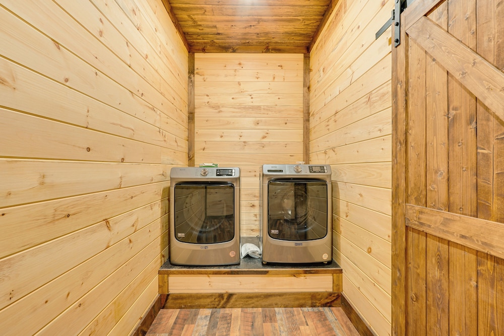 Near Hiking Trails: Mtn-view Haven in Englewood!