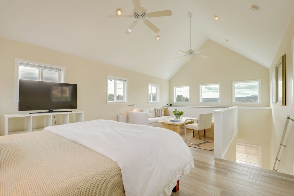 Near Hiking: Dog-friendly Studio in Los Cerrillos