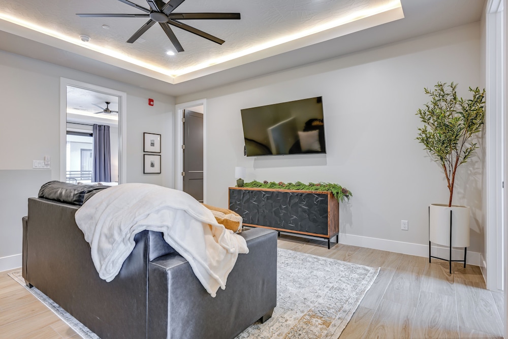 4 Mi to Sand Hollow State Park: Hurricane Townhome