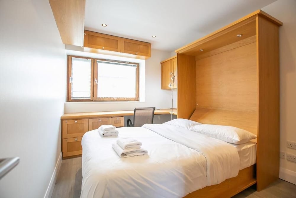 IFSC Townhouse Apartments