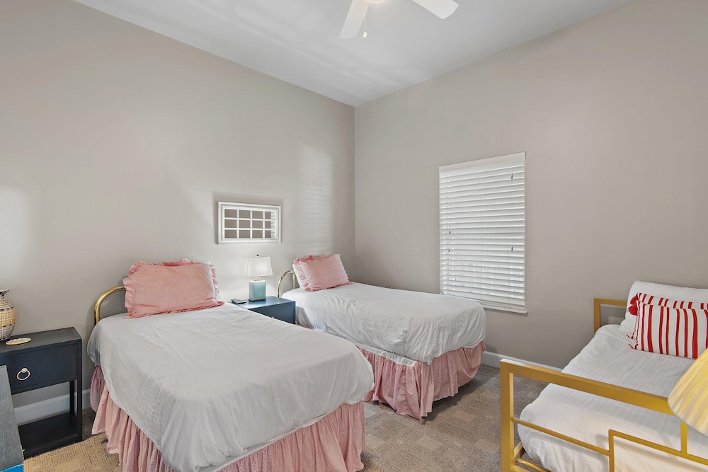 Pavilion Palms 204c
