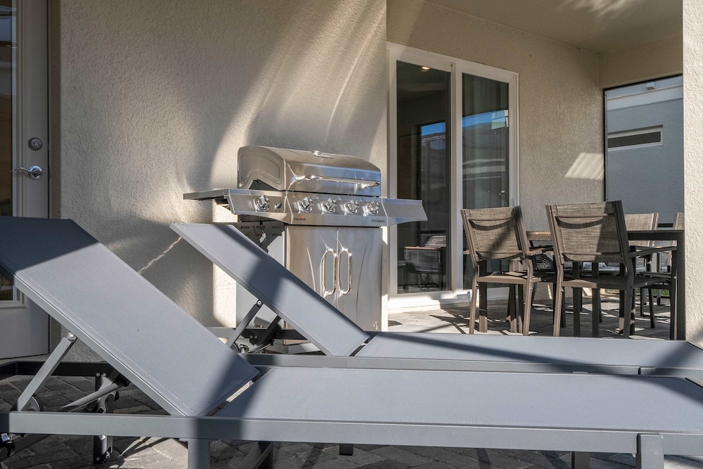 Luxury 7Bd Close to Disney With Pool and Spa at Windsor Cay 16218
