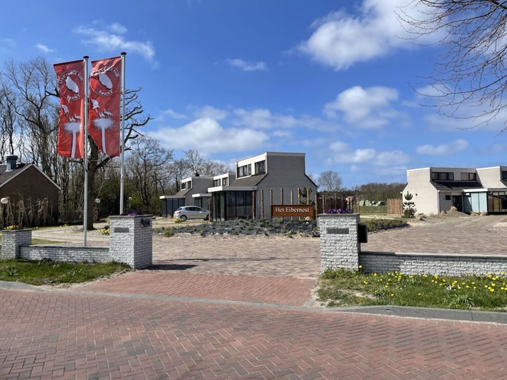 Holiday Home Vakantiepark 't Eibernest Texel