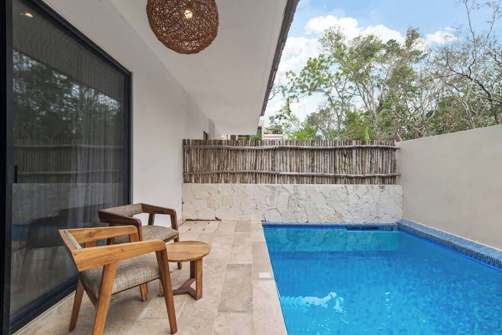 Best Private Pool/1 Full BR/ 2sofabeds/amenities