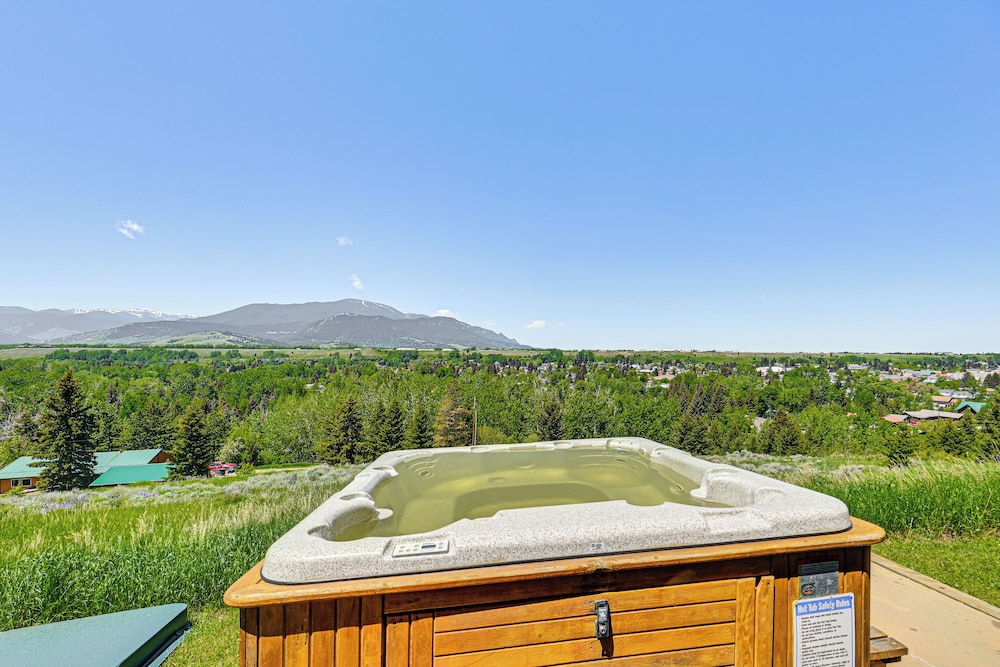 1 Mi to Dtwn Red Lodge: Mtn-view Cabin Getaway