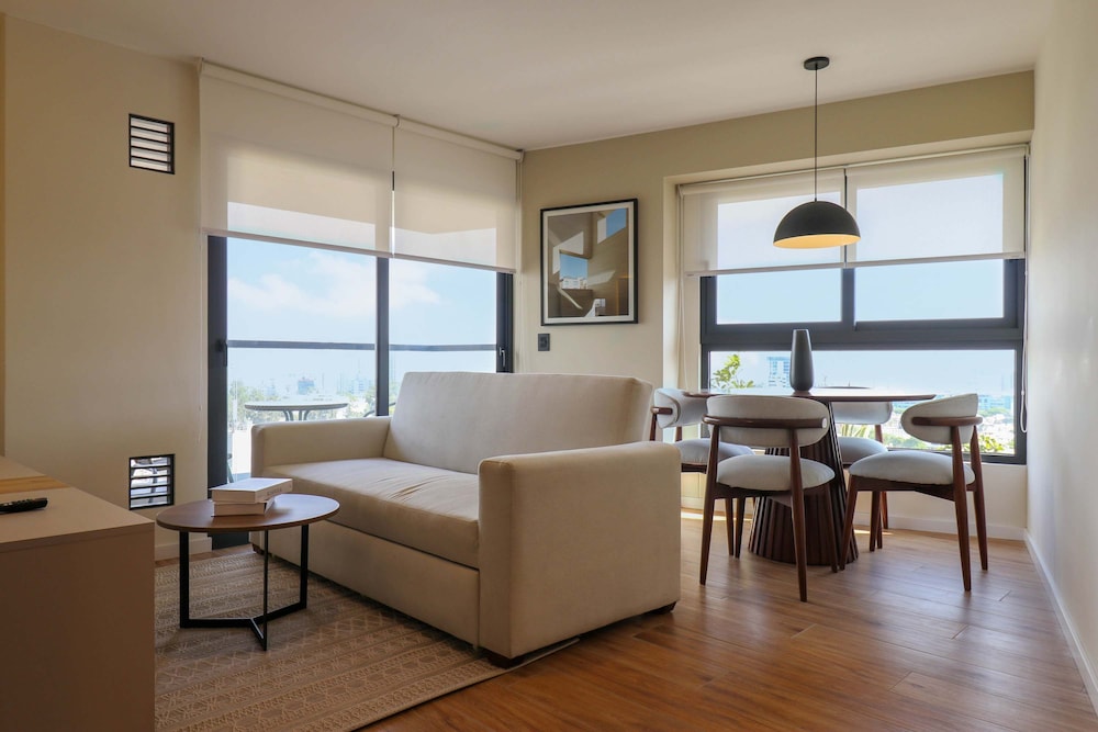 w Elegant 2BR With Balcony in San Isidro