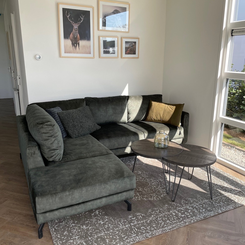 Modern Chalet With a Dishwasher in Lathum