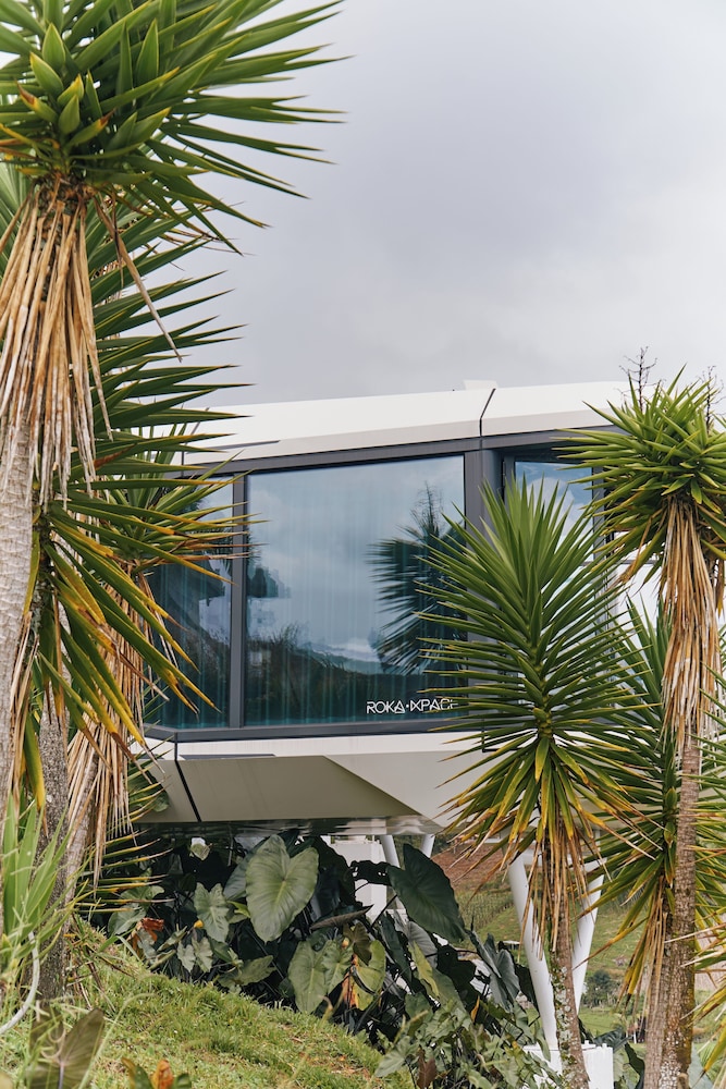 Roka Hotel