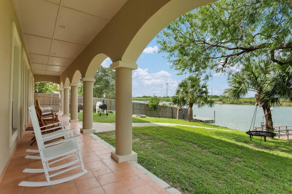 The Villa at Arroyo City view 4