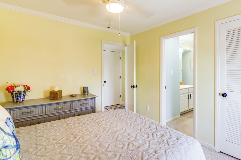 Marina Views, Walk to Beach: Atlantic Beach Condo!