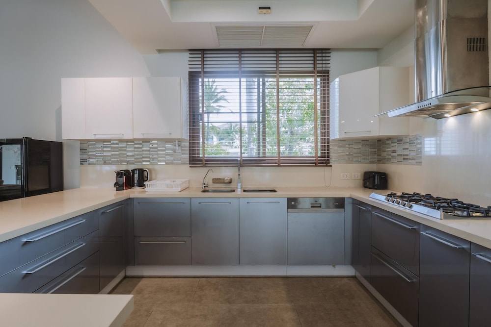 Luxury 3BR Villa 5 Private Pool, Gym & Jacuzzi