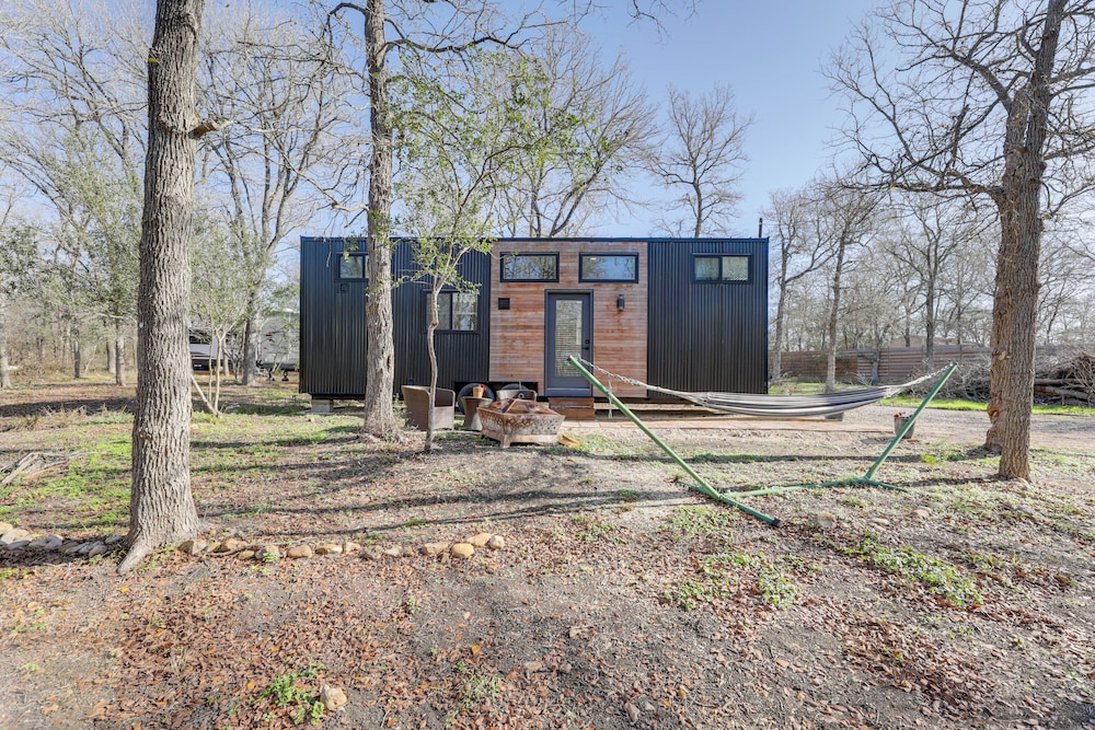 Hiking & Creek: Manor Tiny Home in Forest Retreat