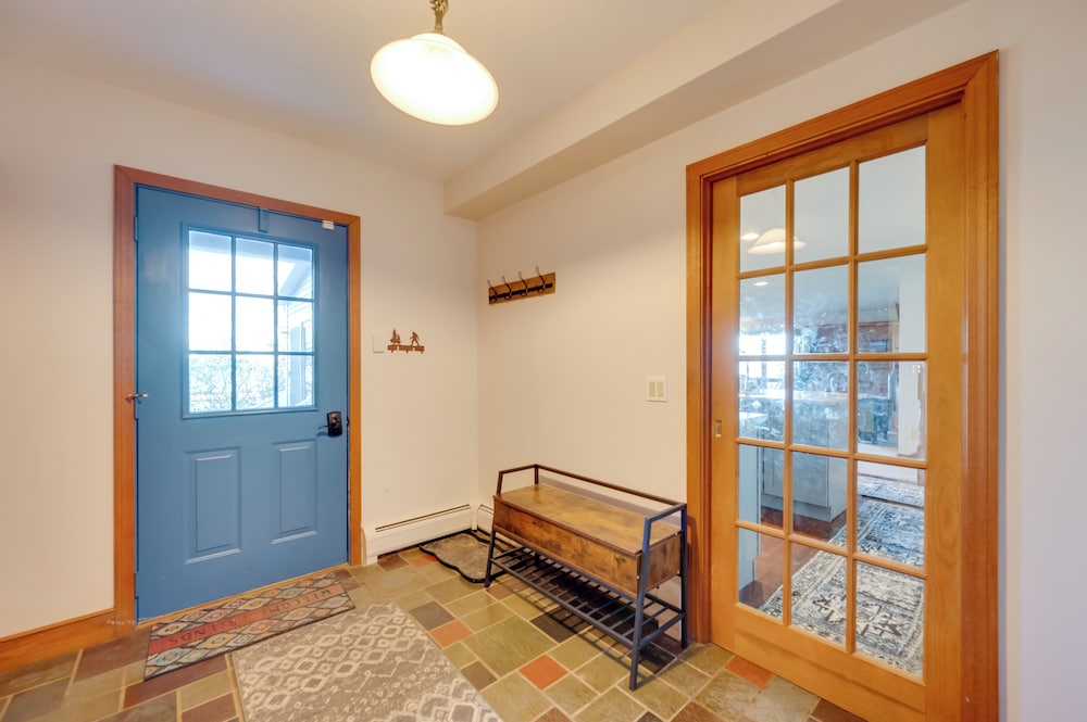 Lakeside Couple's Escape w/ Dock in Newport!