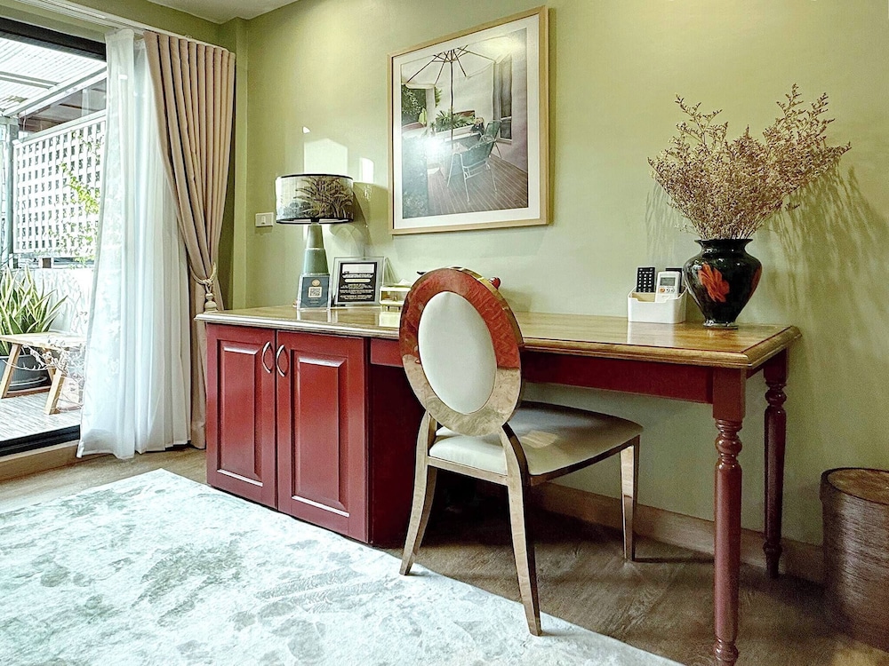 Stylish 3-bedroom Townhome in Heart of Bangkok