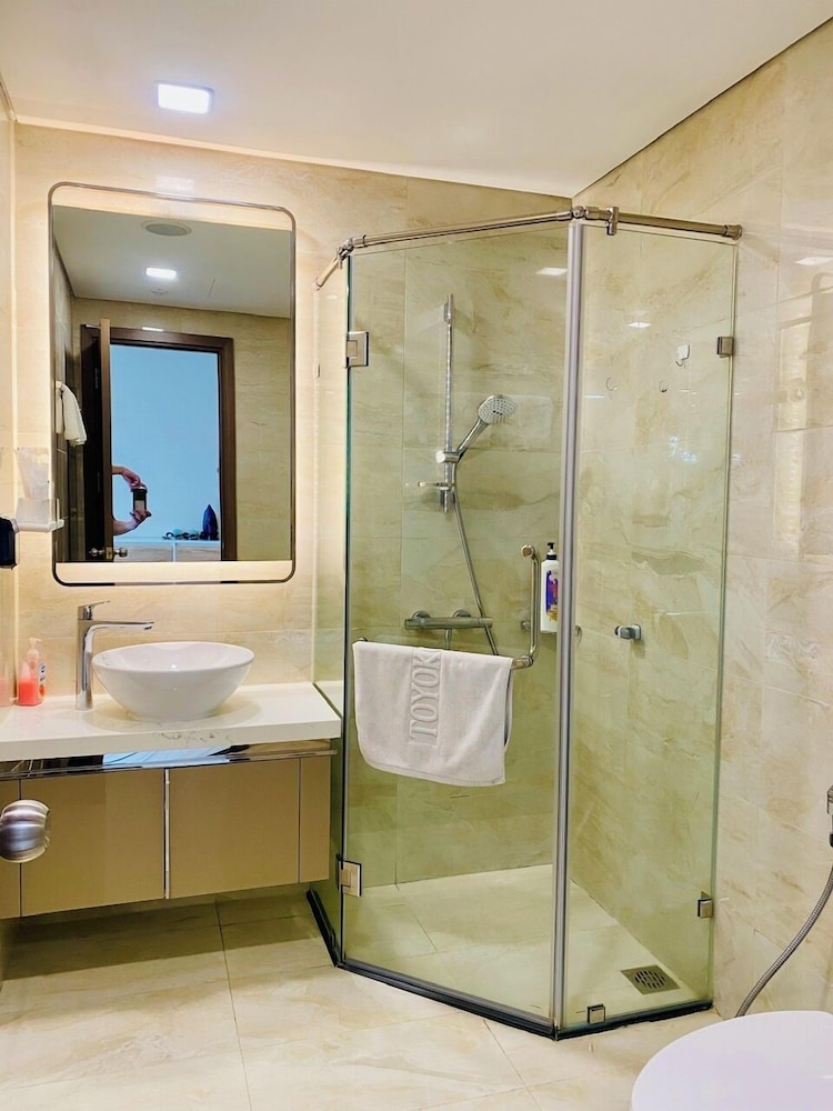 Serenity Serviced Apartments-Landmark 81