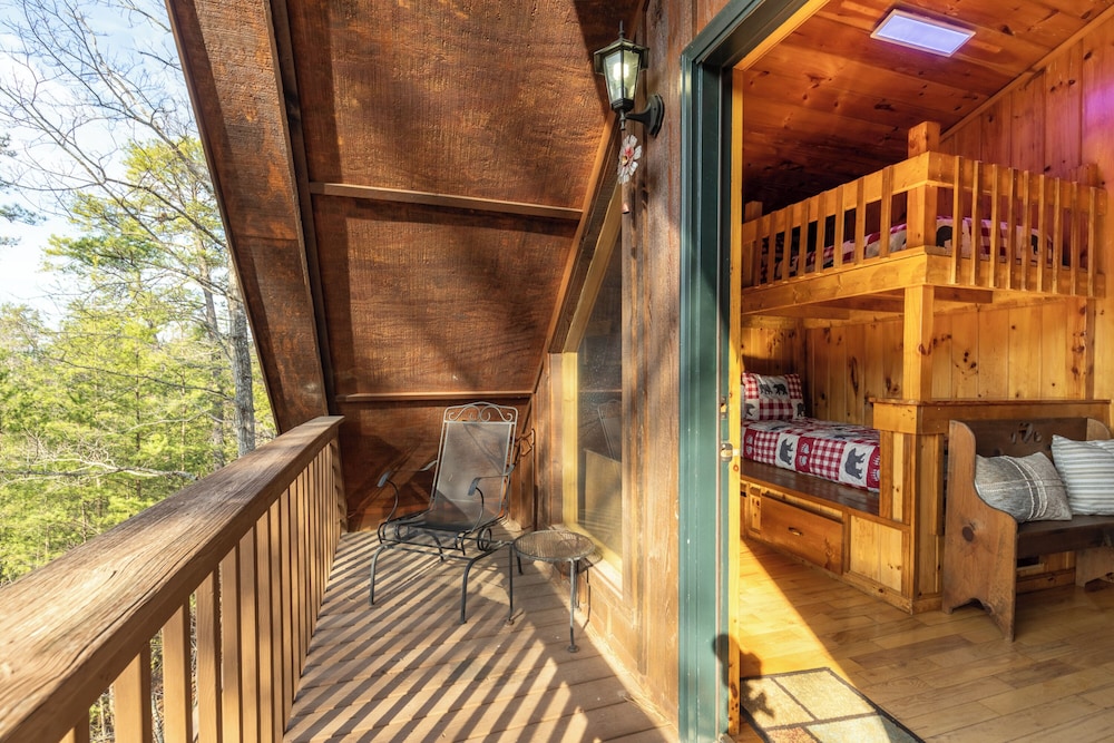 Bear Hideaway Cozy 3BR Cabin