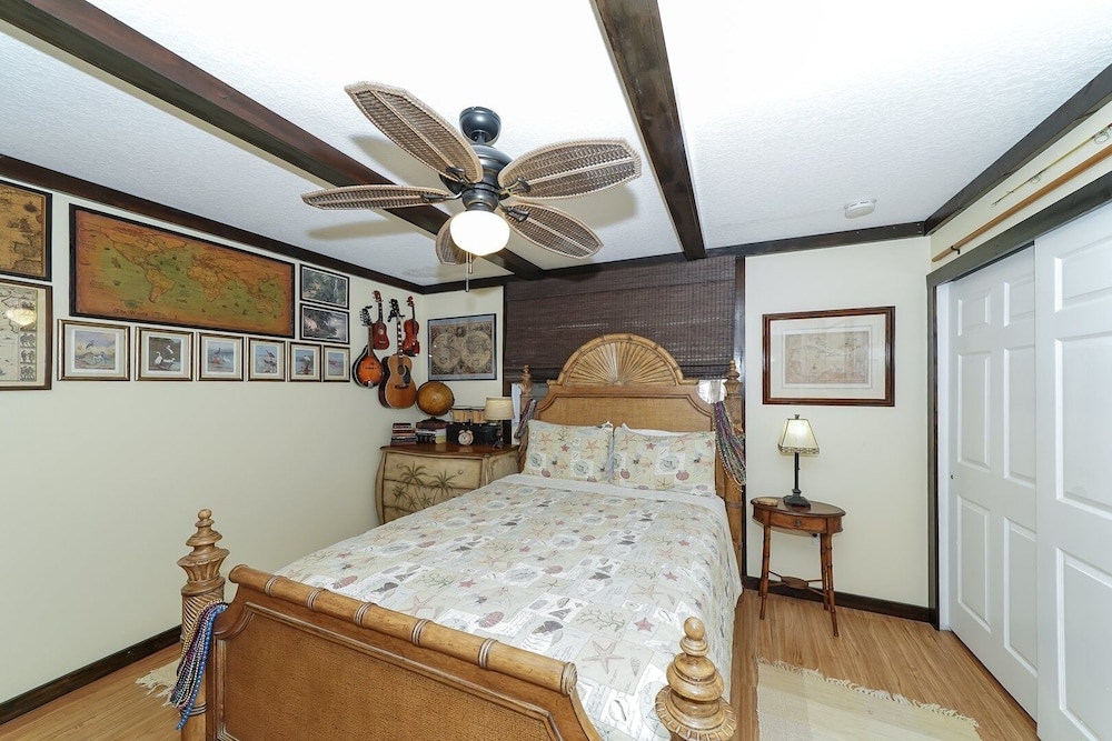 Latitude Adjustment 2 Bedroom Bungalow by RedAwning