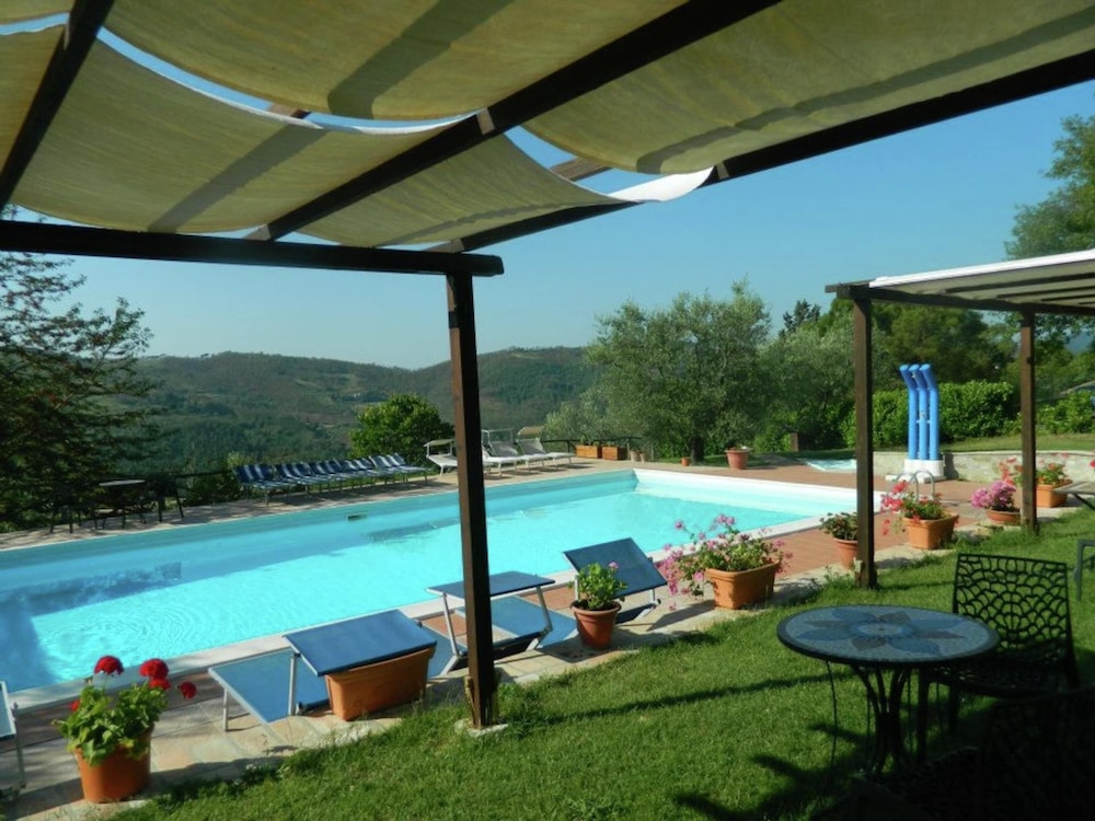 Farmhouse With Stables, Horses and the Ability to Make Horseback Riding