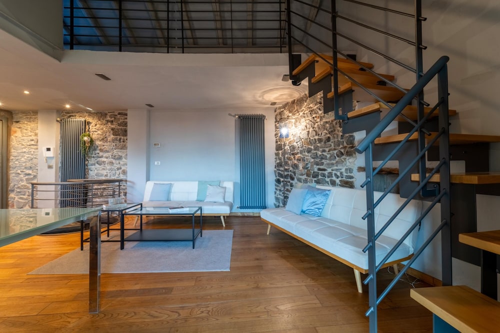 Petra Apartment in Civenna by Wonderful Italy