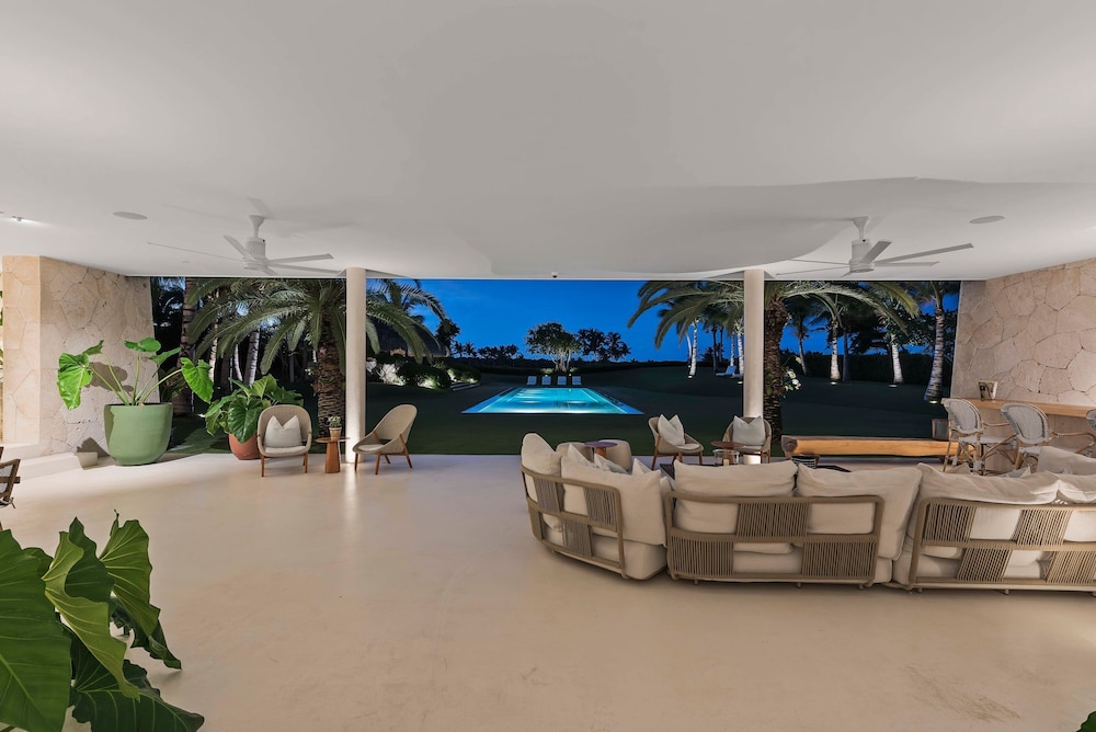 Magnificent 5BR Modern Tropical Villa With Pool