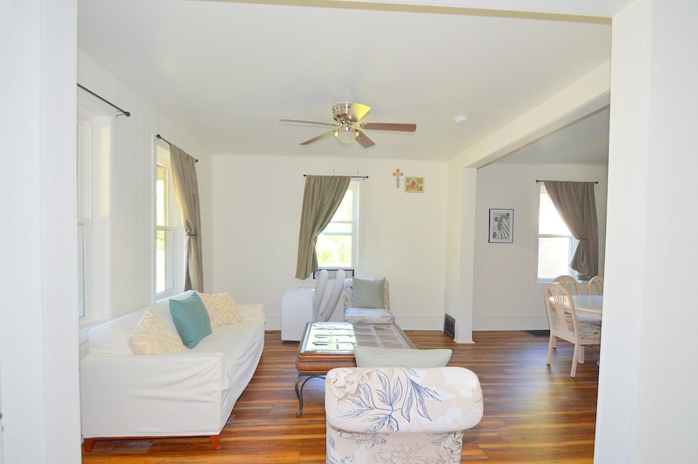 Broadway Cottage - Convenient Location!