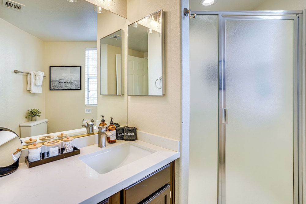 Family-friendly Condo w/ Pool Access in Phoenix!