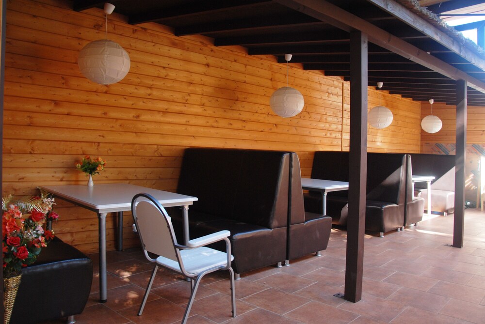 Peak Season Hotel