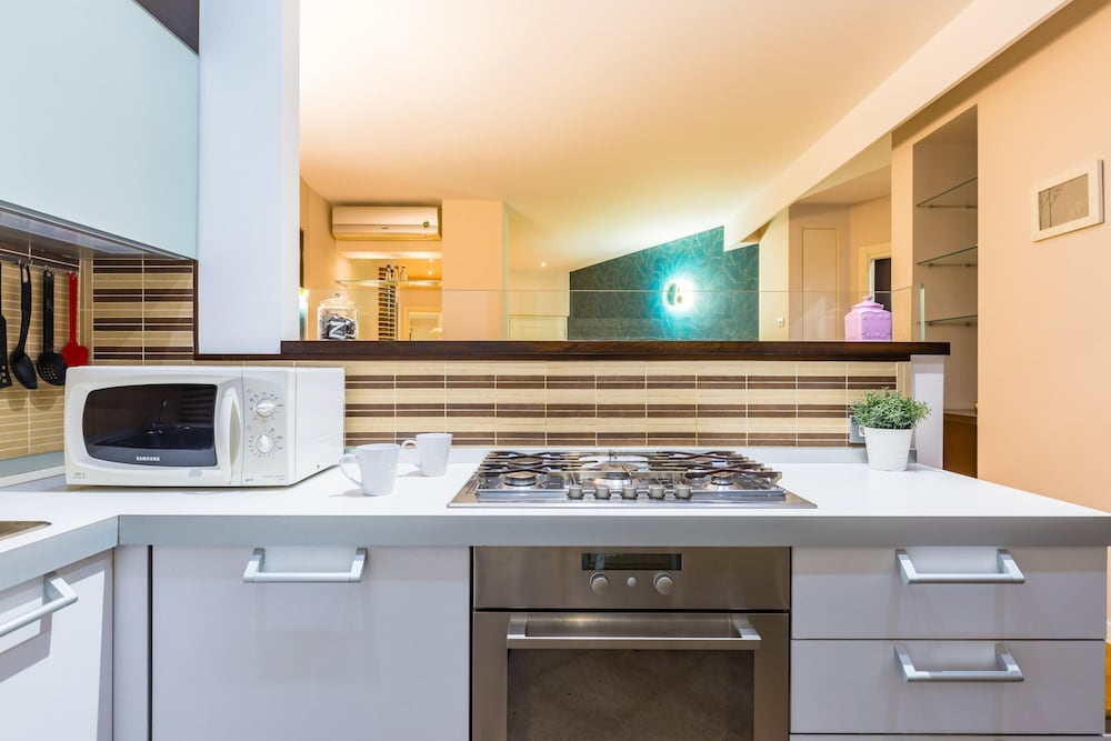 Stylish Apartment a Piazza Municipio by Wonderful Italy