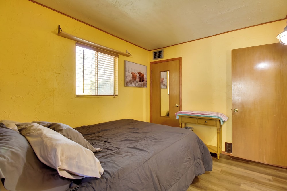 Ski, Hike & Relax: Forest-view Haven in Lakeside!