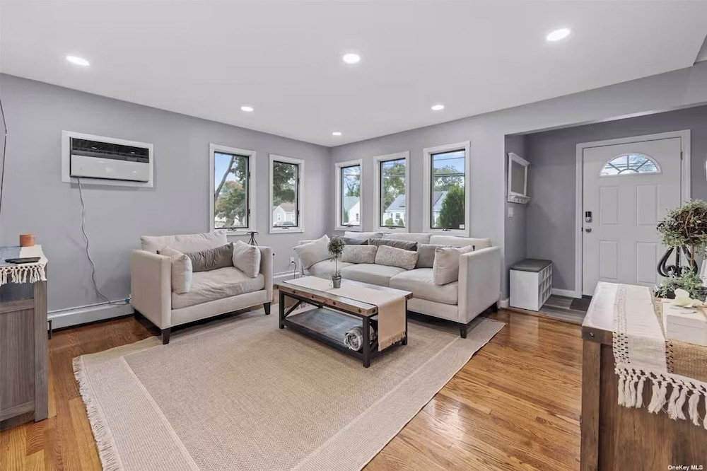 Newly Designed 3Br-2Ba Home