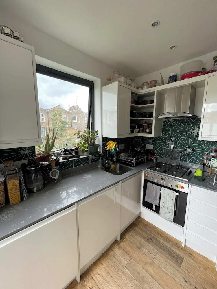 Snug 1BD Flat With Balcony - Stoke Newington