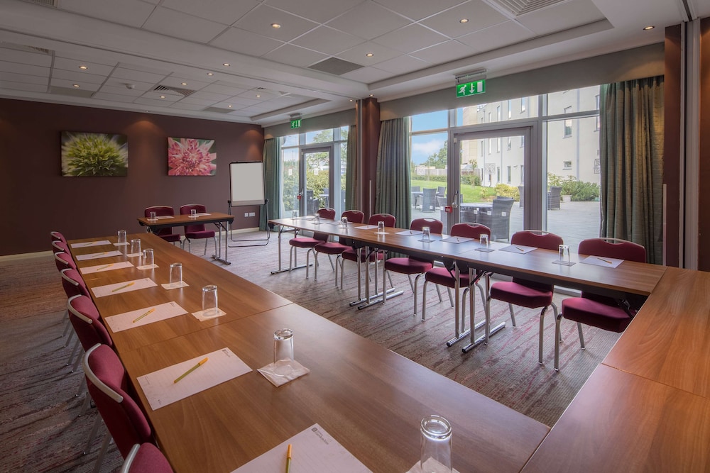 Luton Vacations - Hilton Garden Inn Luton North, United Kingdom - Property Image 38
