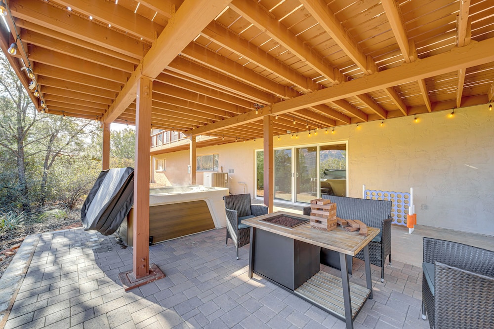 < 1 Mi to Shops: Uptown Sedona Home w/ Hot Tub!