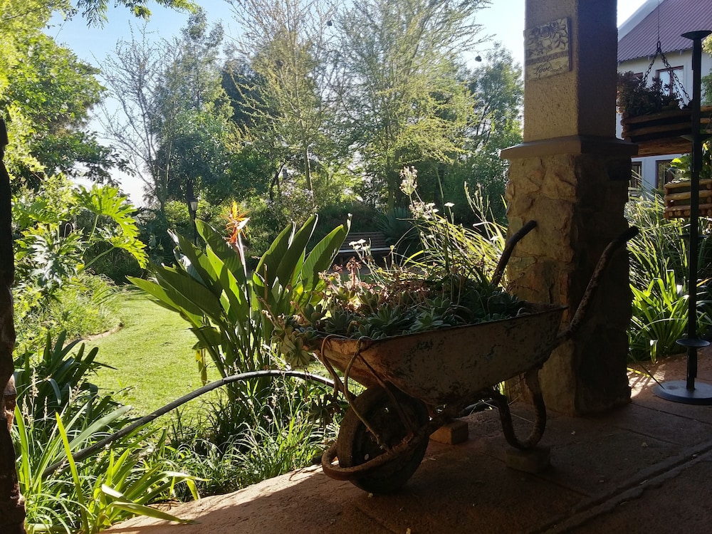 La Vue Guest Lodge and Function Venue