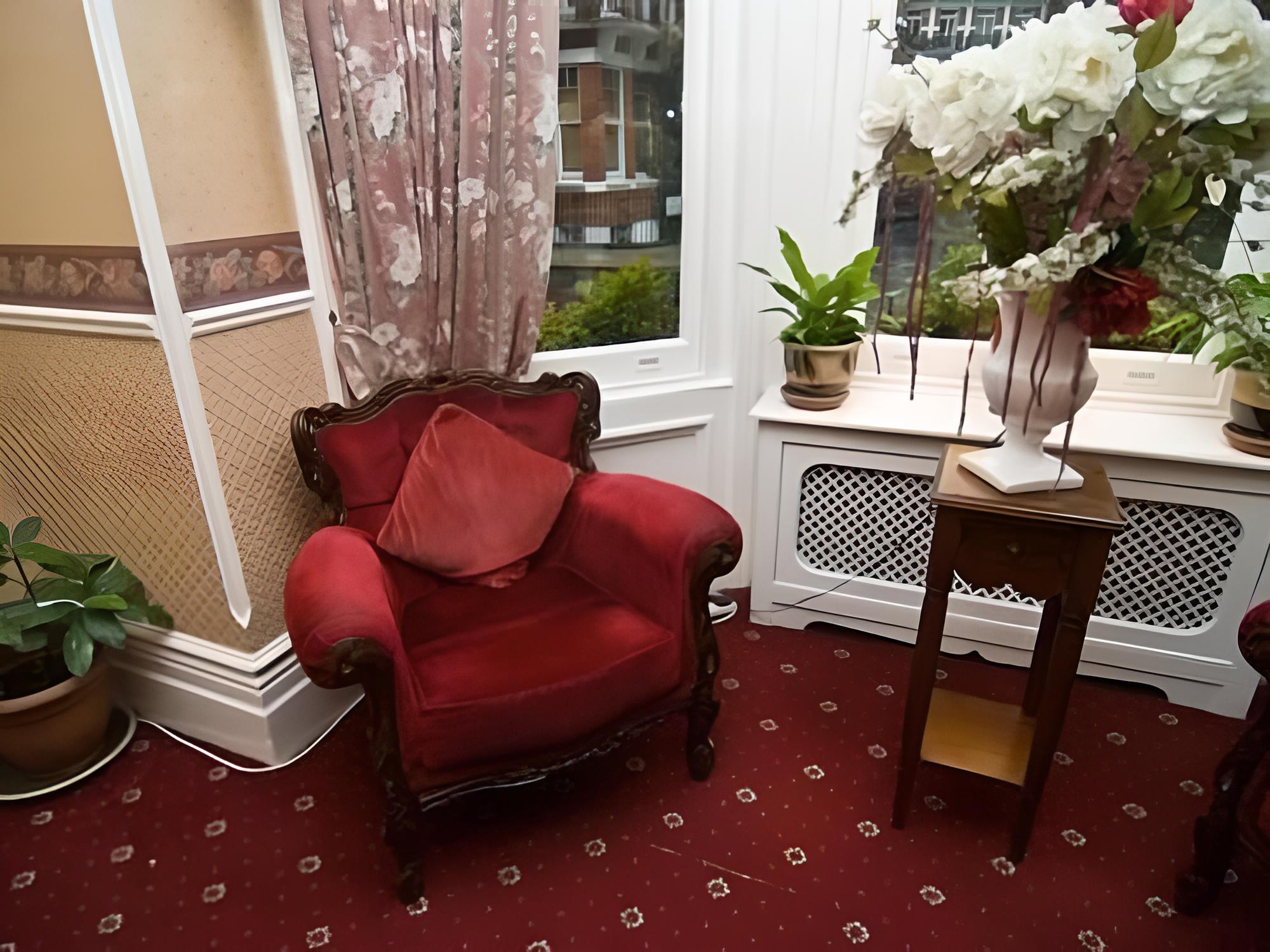 Maranton House Hotel