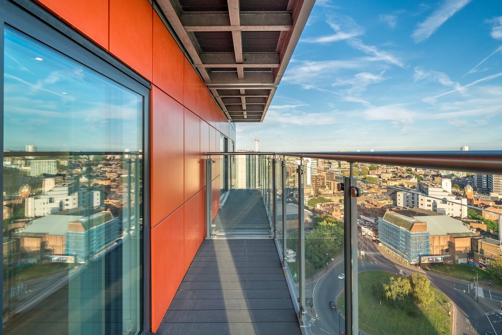 Skyvillion - River View Mins To O2 & London Excel