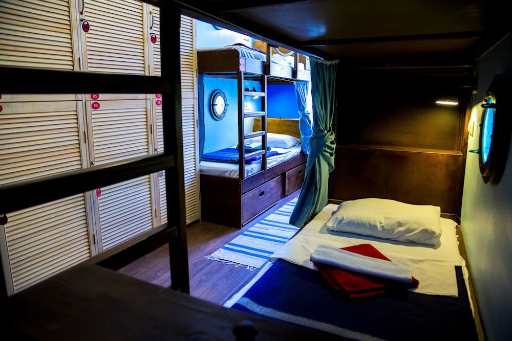 Mini hotel Artist on Baumanskaya - Hostel