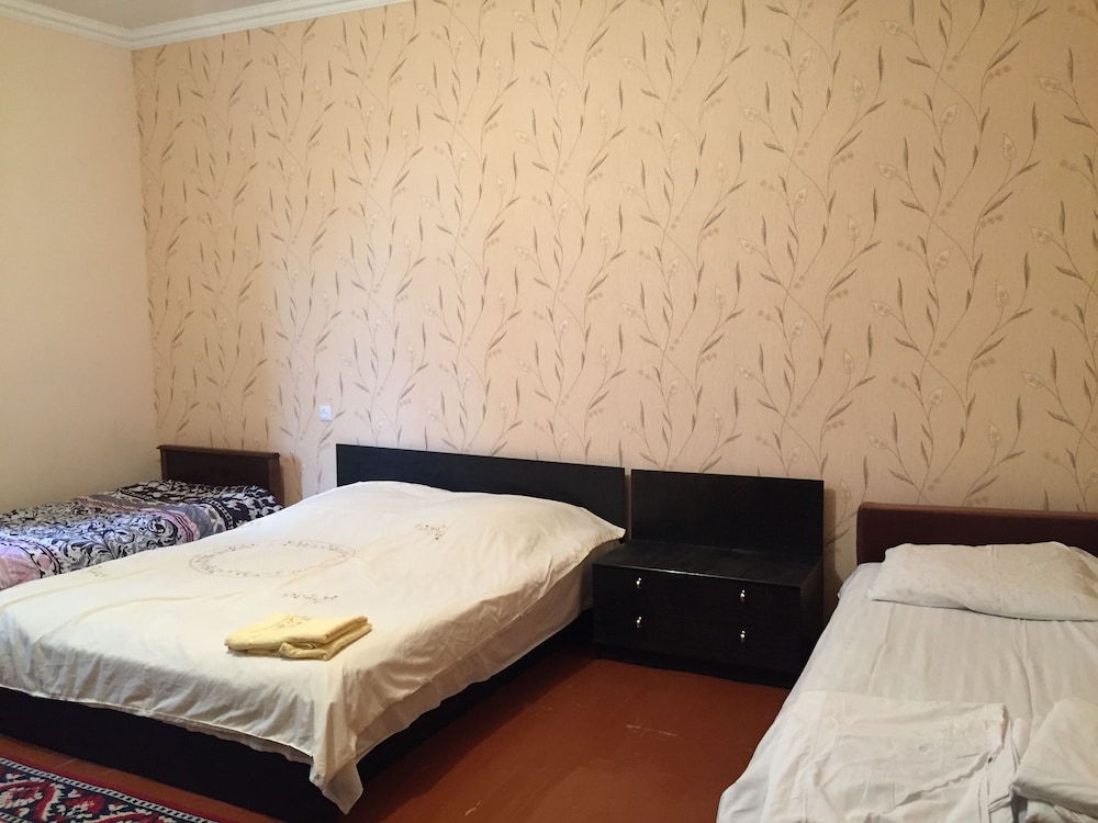 Azhdahak Guesthouse
