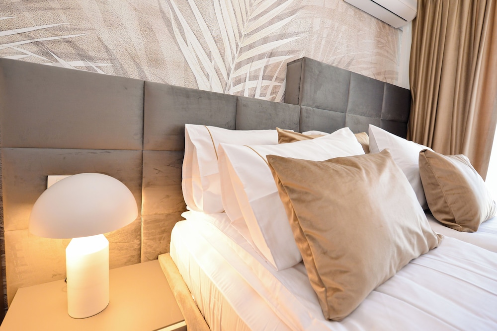 Wabi Sabi - One Bedroom - Romana Square