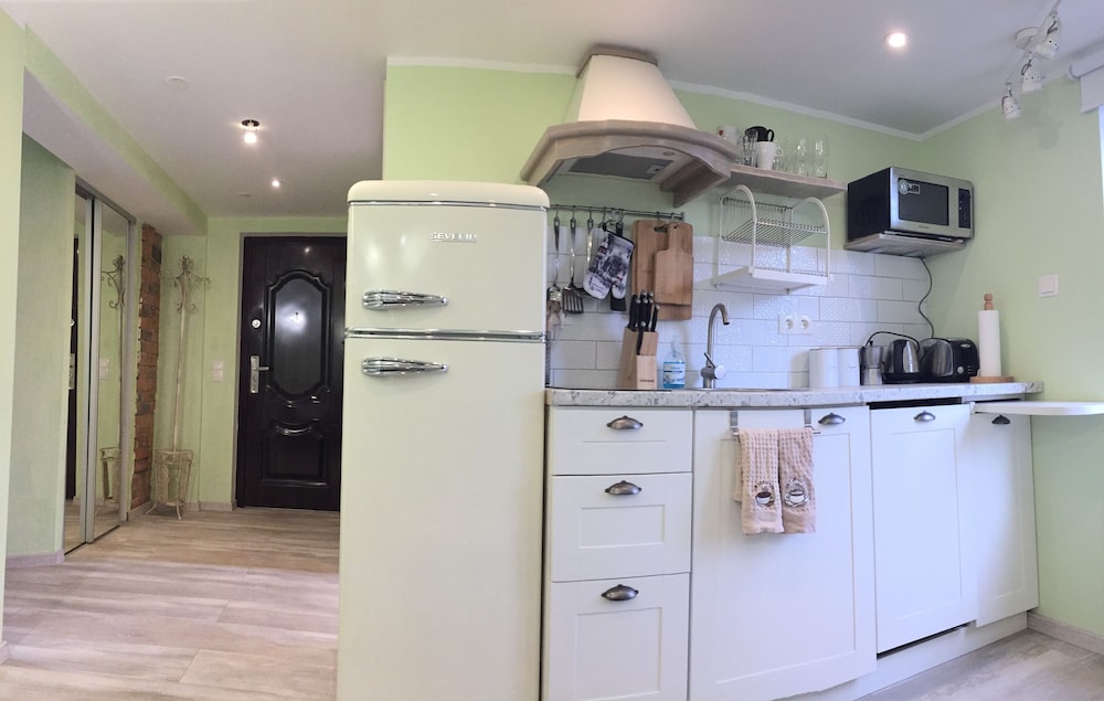 Prime 2Br Apt Next to Train Station view 4