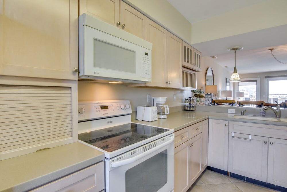 Ocean City Retreat w/ Marina Views < 1 Mi to Beach view 5