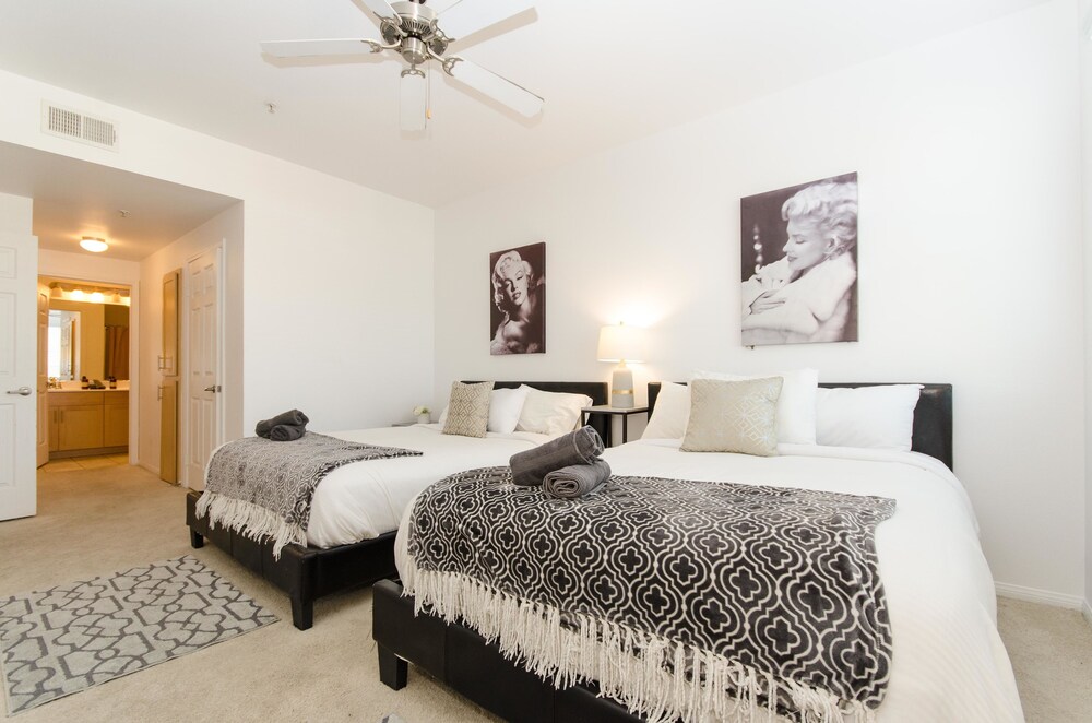 6BD Hollywood Stars Walk of Fame Suite