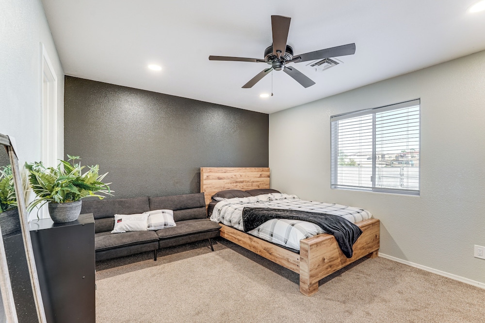 3 Mi to London Bridge: Home w/ Patio & Grill!