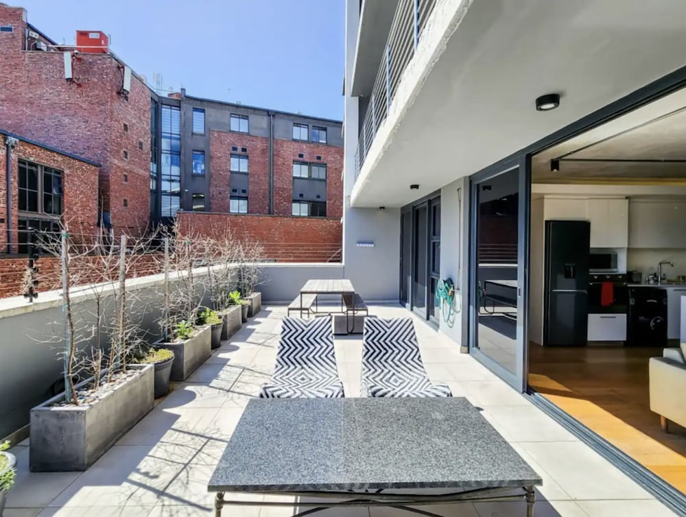 Two Bedroom Green Point Rooftop Pool BBQ