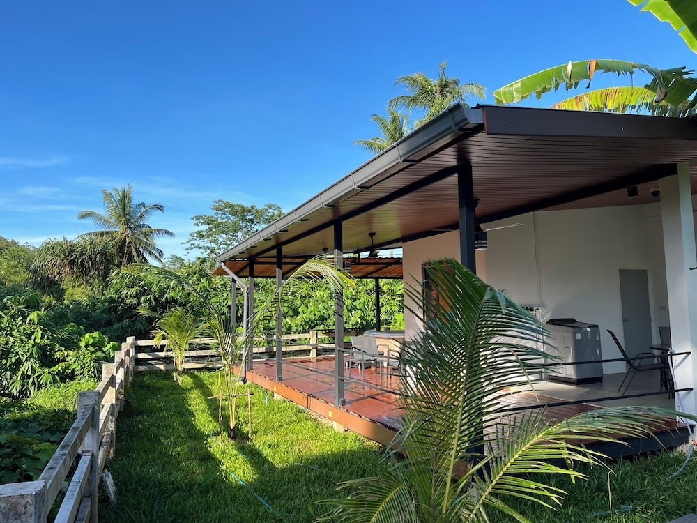Private 2 Bedrooms Villa Near Waterfall in Khao Lak-terrace Large Bubble Jacuzzi