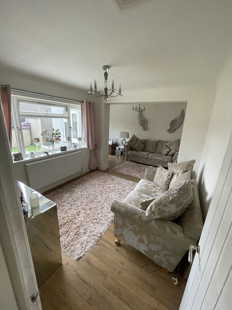 Beautiful 2-bed Bungalow in Canvey Island view 4